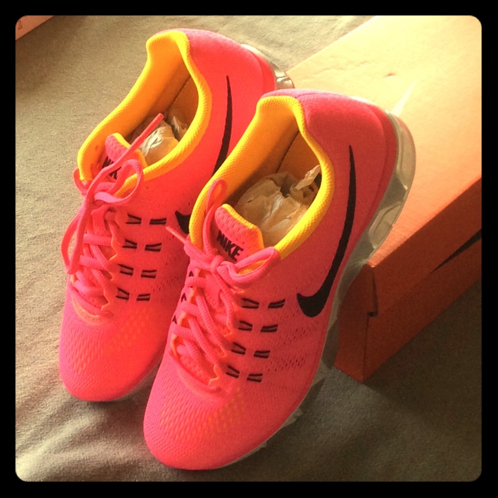 Size 9 Womens Nike Air Max Tailwinds 8